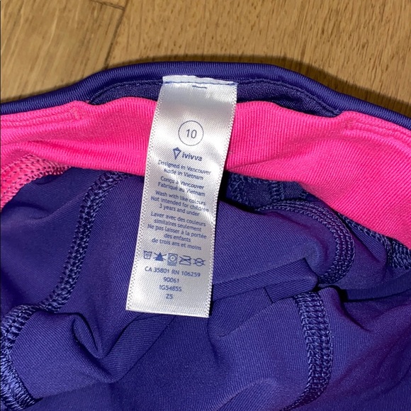 purple ivivva leggings with lots of pockets - Picture 3 of 5